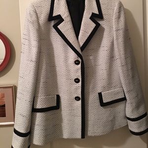 Heading to New York in a fabulous oyster and black!